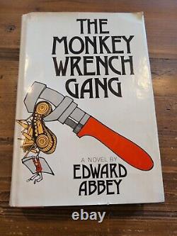 Edward Abbey / THE MONKEY WRENCH GANG 1st Edition 1975