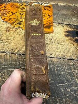 Bible américaine d'époque, édition reliée en cuir de 1918, première édition d'Elebert Hubbard