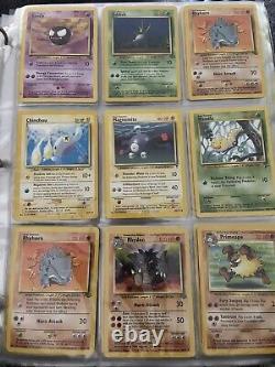 Binder Of Pokémon Cartes Originales. Ensemble De Base 1996. Première Édition Holo Rare Common