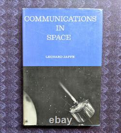 COMMUNICATIONS DANS L'ESPACE de Leonard Jaffee, édition originale RARE reliée/couverture avec jaquette EX.