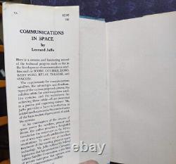 COMMUNICATIONS DANS L'ESPACE de Leonard Jaffee, édition originale RARE reliée/couverture avec jaquette EX.