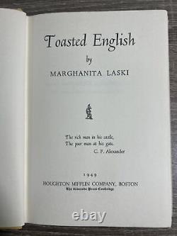 Édition de 1949 de Toasted English de Marghanita Laski, reliée en couverture rigide, avec jaquette en plastique, en parfait état NM+ FINE.