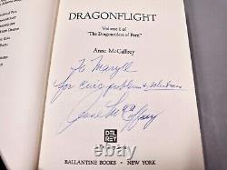Première édition dédicacée Anne McCaffrey Dragonflight Ballantine 1978
